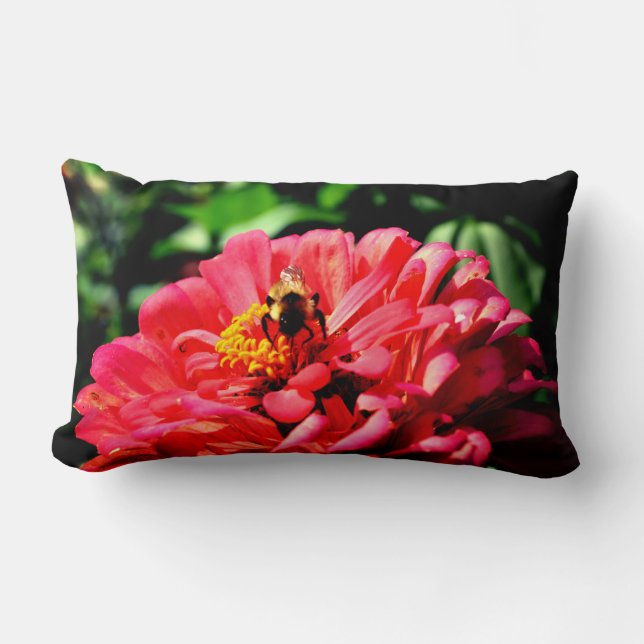 Coussin Rectangle Zinnia corail avec bourdon (Recto)