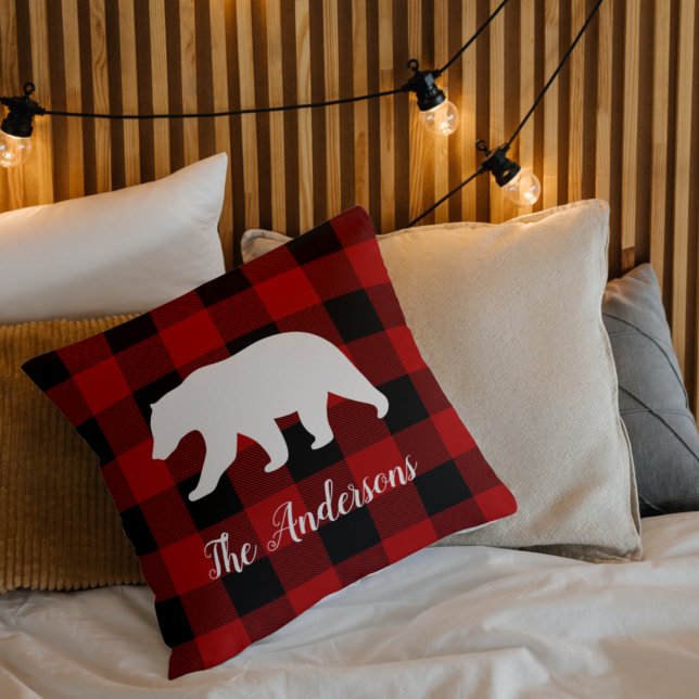 Coussin Red Buffalo Plaid & Bear | Nom personnel Cadeau (Créateur téléchargé)
