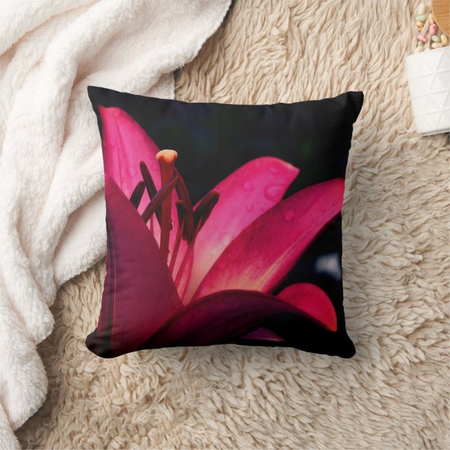 Coussin Red Lily Flower Close Up  (Couverture)