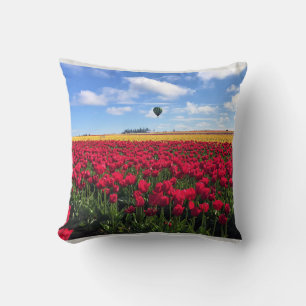Coussin Red & Yellow Tulip Field with Hot Air Balloon