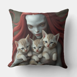 Coussin Redheaded Alien Holding Kittens