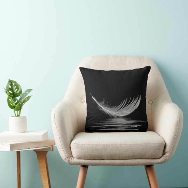 Coussin Reflet de plume blanche sur fond noir  (Chaise)
