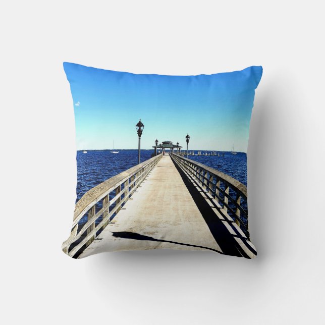 Coussin Regardant le long de la jetée (Recto)