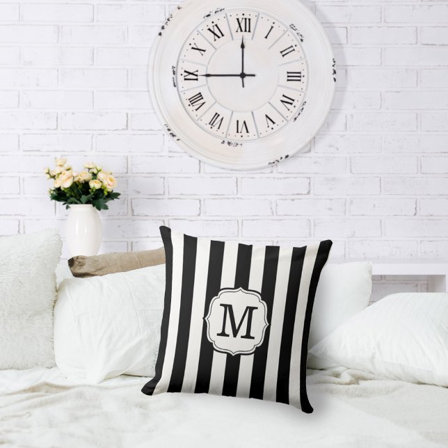Coussin Retro Elegant Personalized Stripe Throw Pillows (Retro elegant black and white stripe pillow)