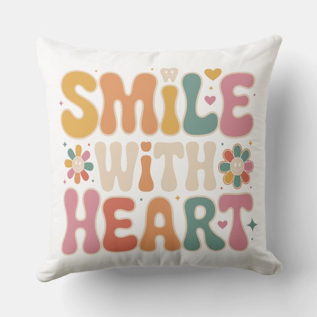 Coussin Retro 'Smile With Heart' Throw Pillow - Groovy Den (Verso)