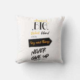 Coussin Rêver gros travail dur essayer de nouvelles choses
