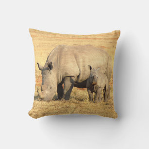 Coussin rhinocéros mignons en afrique