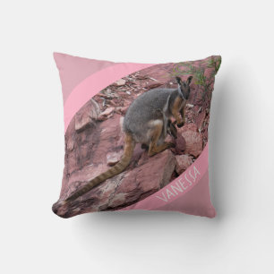 Coussin Rock Wallaby et bébé, Accent rose filles