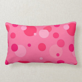 Coussin rose de bulles de point de polka