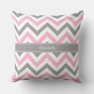 Coussin Rose Dk Gris Blanc LG Chevron Gris Monogramme Nom