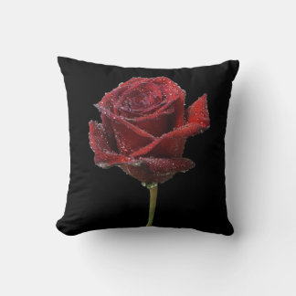 Coussin Rose Embrassée par la Pluie