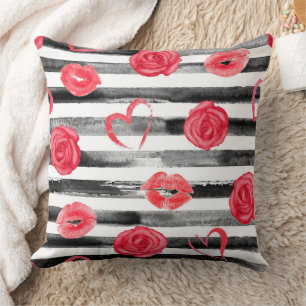 Coussin Roses roses, lèvres, cœurs et rayures noires