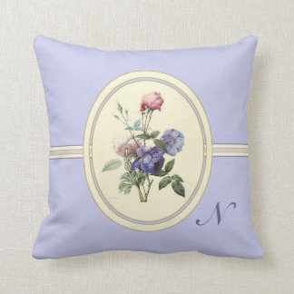 Coussin Roses roses vintages décorés d'un monogramme et