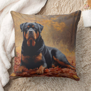 Coussin Rottweiler dans les feuilles d'automne automne aut