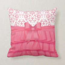 Rouffes en Satin Rose et Bow Rose sur Damask