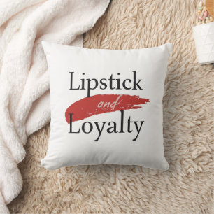 Coussin Rouge à Lèvres Chic et Loyauté