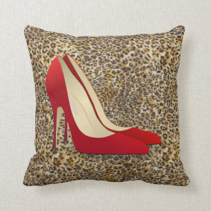 coussin rouge de chaussures de talon haut