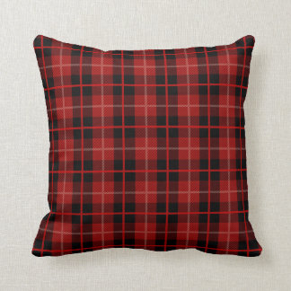 Coussin rouge et noir de plaid