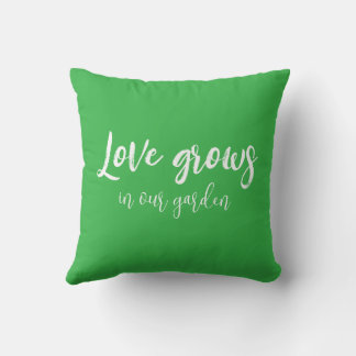 Coussin Rouge Peony floral avec feuilles verts