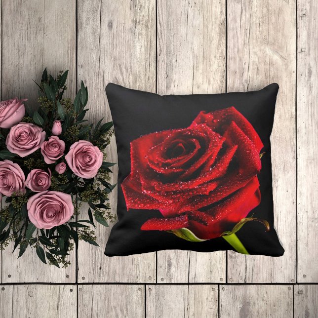 Coussin Rouge rose moderne romantique Saint Valentin photo (Créateur téléchargé)