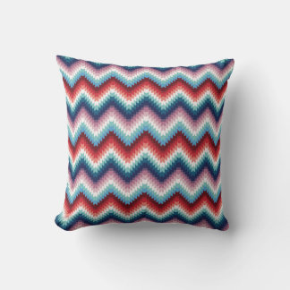 Coussin Rouge vibrant et motif tricoté flamboyant en bleu