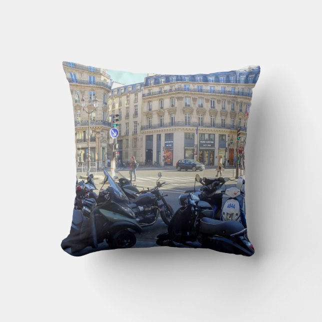 Coussin Rue de Paris. France. (Recto)