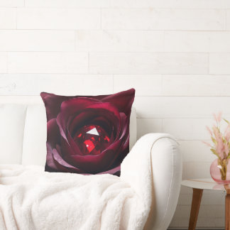 Coussin Satinheart Rouge – Ruby Rose Pillow