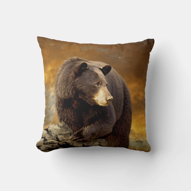 Coussin sauvage d'ours noir par Lois Bryan (Recto)