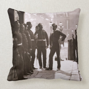 Coussin Sergents recruteurs à Westminster, 1876-77 (bois