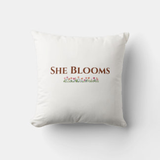 Coussin She Blooms Decorative Floral Throw Pillow