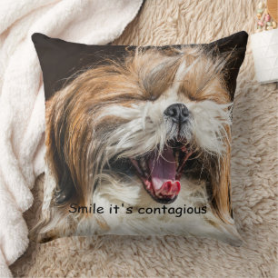 Coussin Shih tzu yawning laughing smile text customize