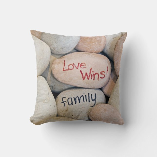 Coussin signe d'amour familial sur pierres (Recto)