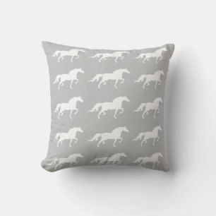 Coussin Silhouettes de chevaux blancs élégants sur gris ar