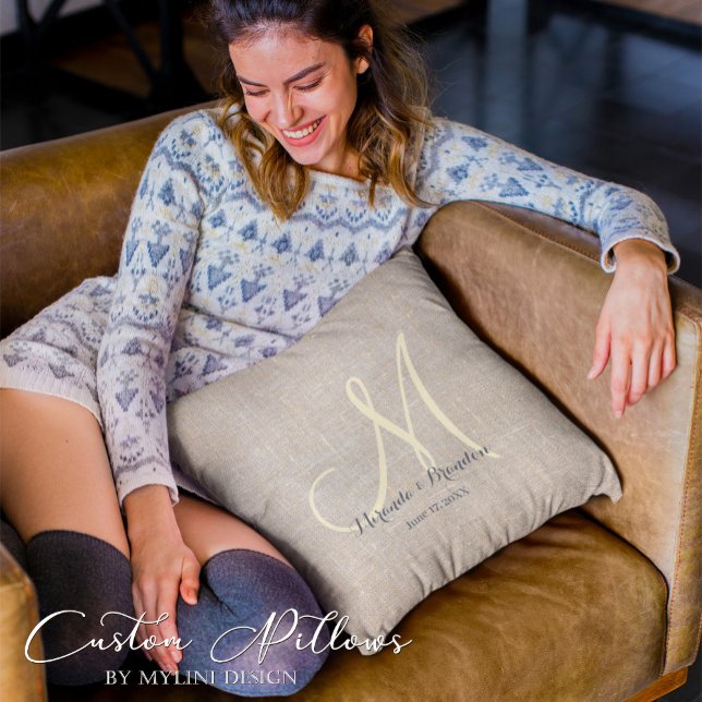 Coussin Simple Burlap Beige Rustique Monogramme (Créateur téléchargé)