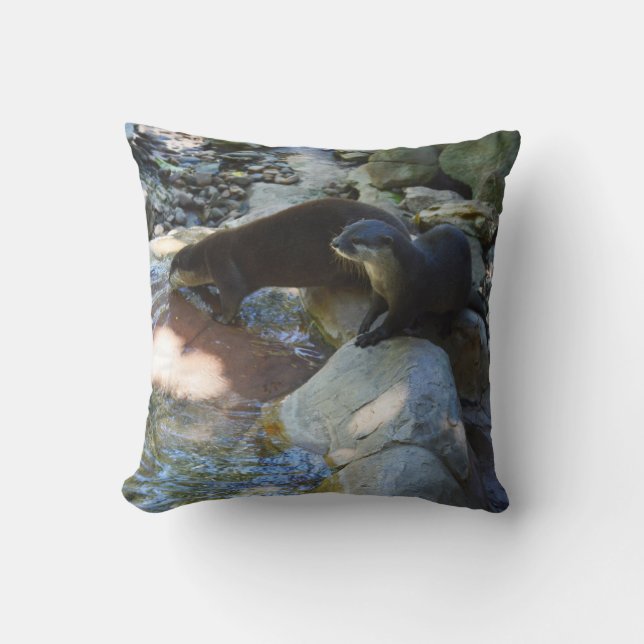 Coussin **"Sips by the Stream : Otters Drinking from River (Recto)