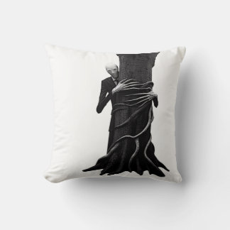 Coussin Slenderman surveille