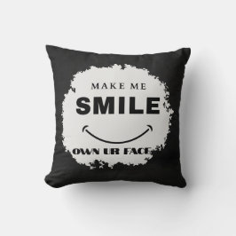 COUSSIN SMILE EMOJI DISIGN EN B&W ON