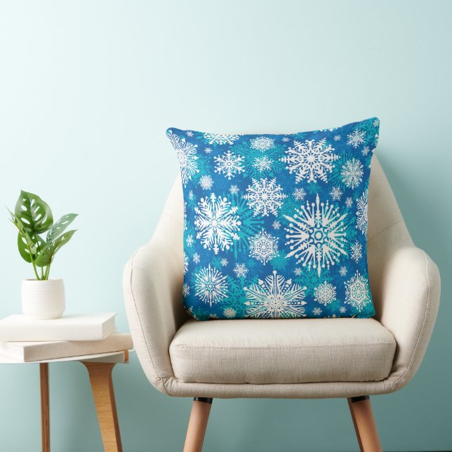 Coussin Snowflakes On Blue Throw Pillow (Chaise)