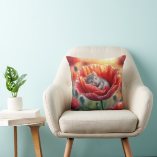 Coussin Souris dormant dans une fleur rouge