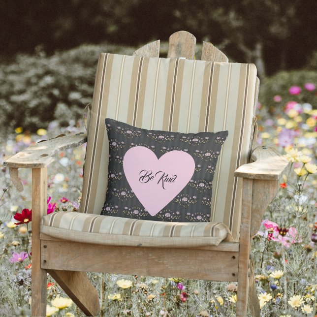 Coussin Soyez un Coeur Rose sur de minuscules Roses et des (Créateur téléchargé)