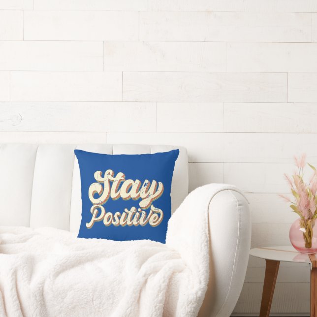 Coussin STAY POSITIVE drôle 70's typographie design rétro (Canapé)