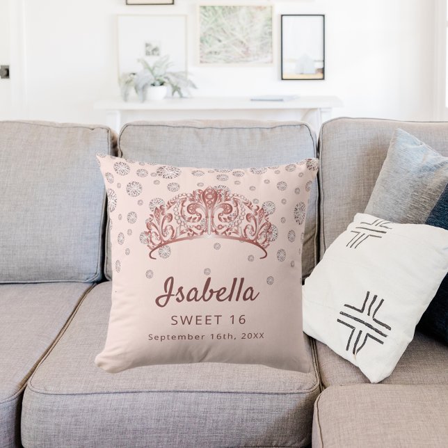 Coussin Sweet 16 rose or tiara couronne rose monogramme (Créateur téléchargé)