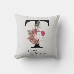 Coussin T initiale florale rose monogrammée