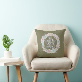 Coussin T-shirt inspirant – Soyez votre propre genre de gé