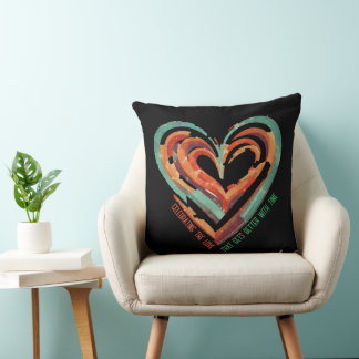 Coussin T-shirt rétro en forme de coeur