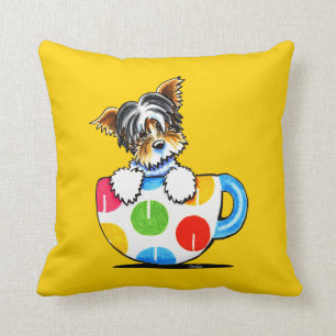 Coussin Tasse de point de polka de Biewer Yorkie