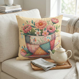 Coussin Tasse patchwork avec fleurs fantaisistes