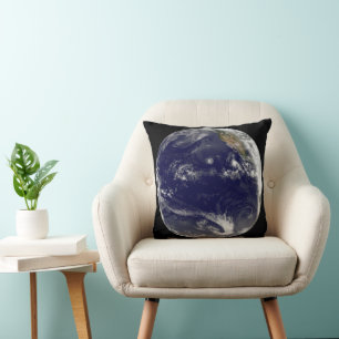 Coussin Terre Avec Trois Cyclones Tropicaux Dans Le Pacifi