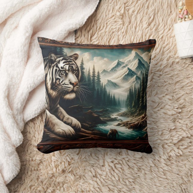 Coussin Tigre du Bengale reposant sur la rivière Mountain (Couverture)