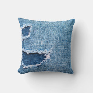 Coussin Tissu en denim déchiré, teintes bleues.